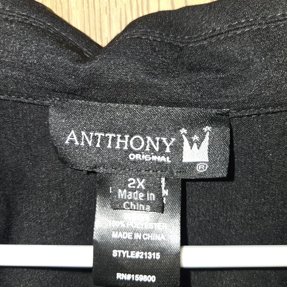 Elegant Black Blazer with Pleated Sleeves - Picture 2 of 7